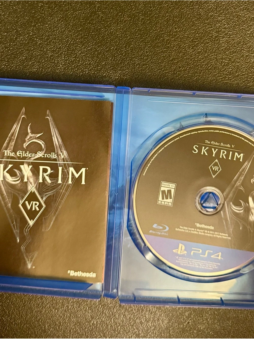 Skyrim V VR PS4 Game Disc
